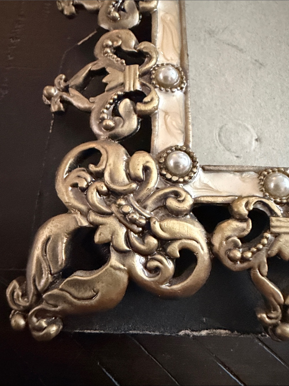 Ornate Brass toned Decorative Photo Frame - Enamel, for 4”x6” picture Vintage - Picture 2 of 12